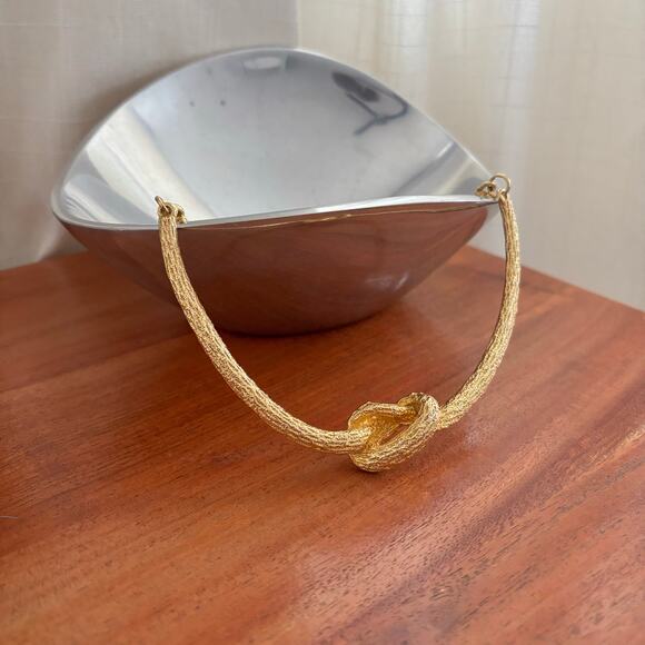 Beautiful Unsigned Vintage 1990's Gold Knot Statement Collar Necklace - Picture 2 of 11